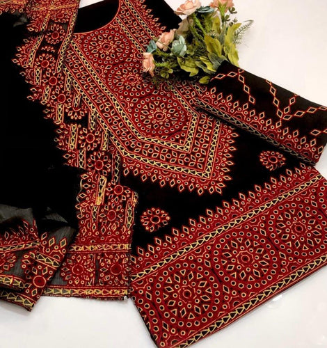 Last Day Sale 50% OFF 🔥 Unstiched 3 Pcs Lawn Balochi Tanka with 4 Side Border Dupatta with Multani Khusa